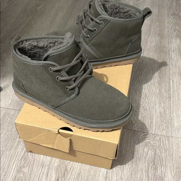 UGG Shoes - UGG NEUMEL MOSS GREEN SIZE 7